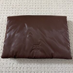 Dezi x Monet IN HER BAG - DEZI TRAVEL PUFF CASE